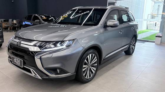 MITSUBISHI OUTLANDER 2.2 MIVEC DI-D DIESEL HPE-S AWD AUTOMÁTICO MITSUBISHI OUTLANDER 2.2 MIVEC DI-D DIESEL HPE-S AWD AUTOMÁTICO